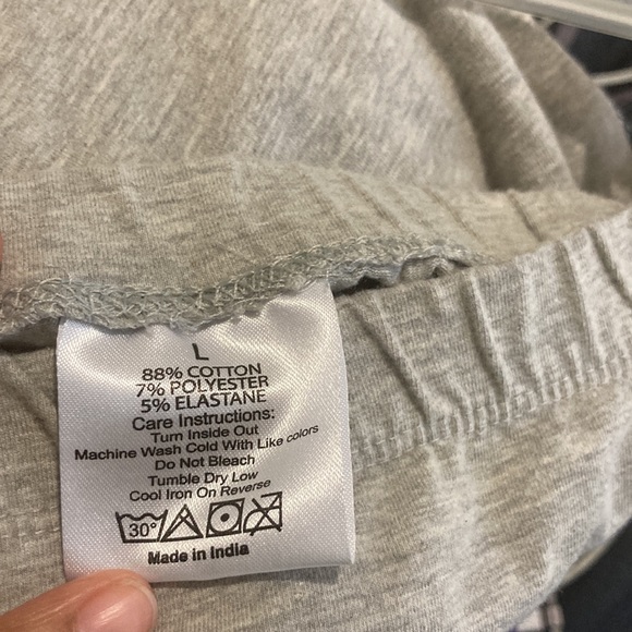 Grey mini skirt with stripes on the side. - Picture 4 of 4